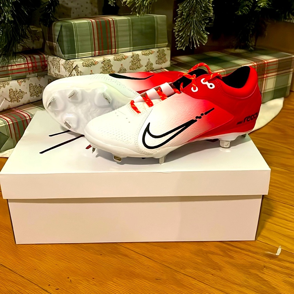NIKE Women's Hyperdiamond 4 Elite Metal Softball Cleats